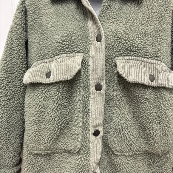 Zara Green Crop Sherpa Faux Fur Fleece Jacket With Corduroy Details Size Medium - Picture 3 of 11